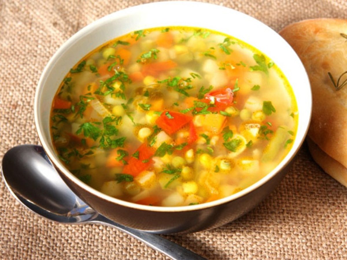 Lecker und nahrhaft - eine vegetarische Suppe macht den Heißhunger vergessen