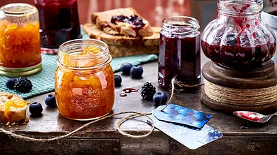 Unsere Aprikosenkonfitüre und Co. kannst du ganz leicht selber kochen. - Foto: Bauer Media Group