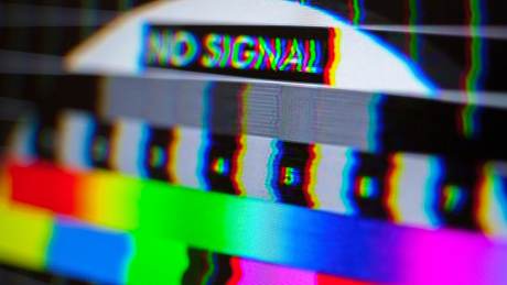 Kein Signal: 4 TV-Sender werden bald eingestellt. (Themenbild) - Foto: rootstocks/iStock