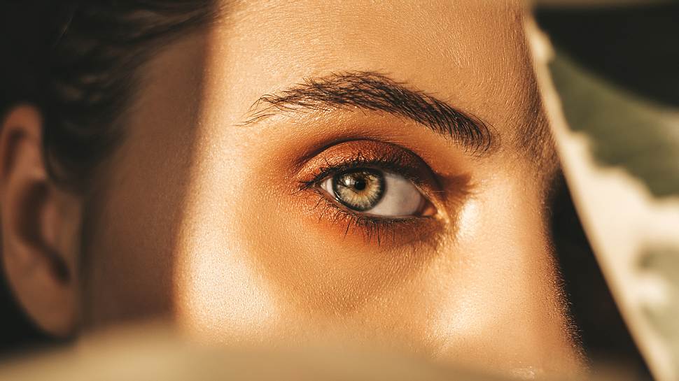 Augenbrauen selber färben: So gelingen die Profi-Brows Zuhause - Foto: o_nozdracheva/iStock