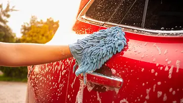 Private Autowäsche - dafür gibt es jetzt ein saftiges Bußgeld! - Foto: IMAGO / YAY Images Private Autowäsche - dafür gibt es jetzt ein saftiges Bußgeld! - Foto: IMAGO / YAY Images