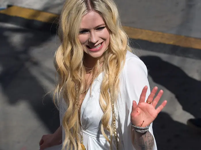 Avril Lavigne Wie Aus Dem Skater Girl Eine Vorbild Christin Wurde Wunderweib