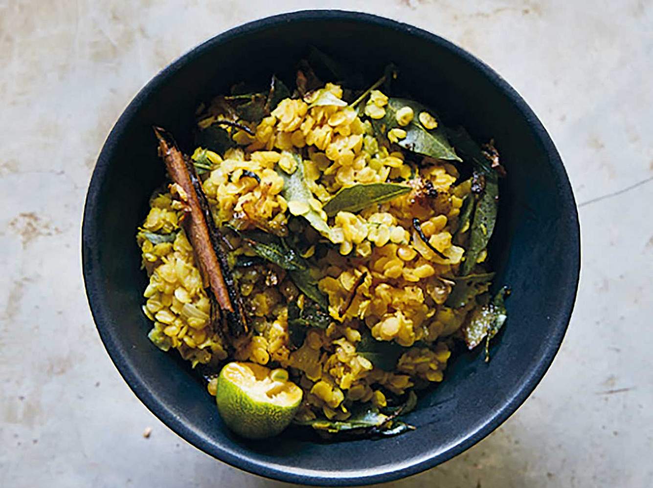 Dieses Rezept zeigt, wie schnell sich Ayurveda in den Alltag integrieren lässt. Das Curry ist im Nu zubereitet! Dieses Rezept zeigt, wie schnell sich Ayurveda in den Alltag integrieren lässt. Das Curry ist im Nu zubereitet!