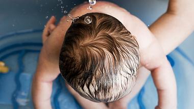 Wasservergiftung: Baby trinkt Badewasser - Mutter warnt vor Gefahr - Foto: iStock/Symbolbild