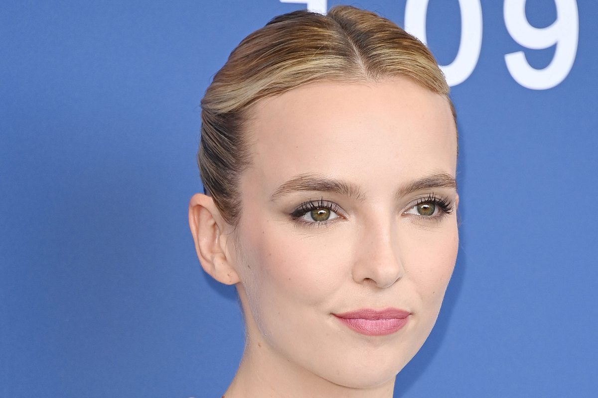 Jodie Comer mit blonden Babylights