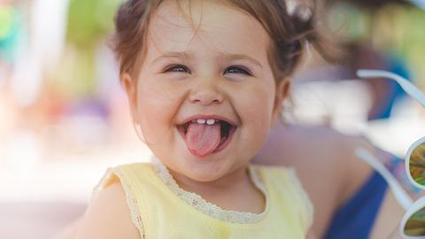 Die 20 schönsten sonnigen Babynamen für Sommerkinder - Foto: FluxFactory/iStock