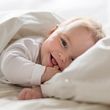 Babys erstes Lächeln wann ist es so weit? (Themenbild) - Foto: LSOphoto/iStock