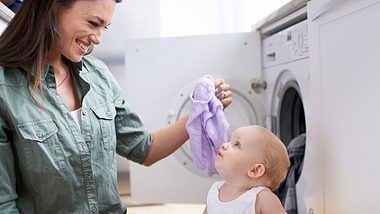 Babyklamotten richtig waschen - Foto: iStock