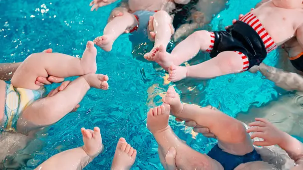 Babyschwimmen (Themenbild) - Foto: davit85/iStock Babyschwimmen (Themenbild) - Foto: davit85/iStock