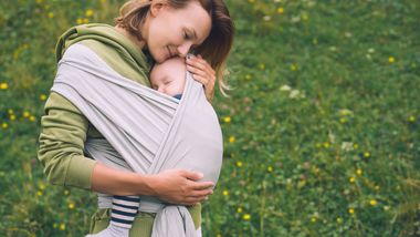 Babytragen und Tragetücher bei Stiftung Warentest - Foto: Wunderweib/Canva