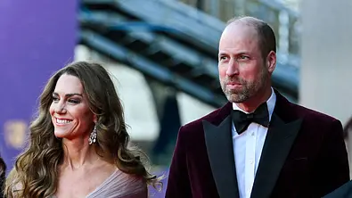 Prinz William & Kate Middleton strahlen bei den BAFTAs - Foto: IMAGO / i Images