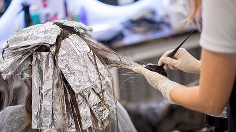 Balayage: Umfassender Haar-Guide! Alles zur trendy Strähnchentechnik! - Foto: Mladen_Kostic/Getty Images (Themenbild)