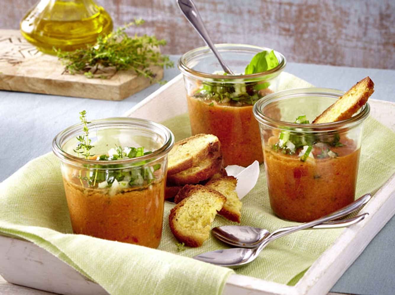 Gazpacho mit Basilikum Gazpacho mit Basilikum