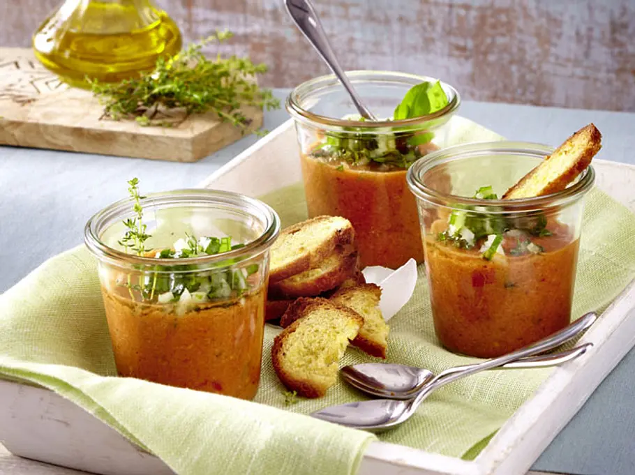 Gazpacho mit Basilikum Gazpacho mit Basilikum