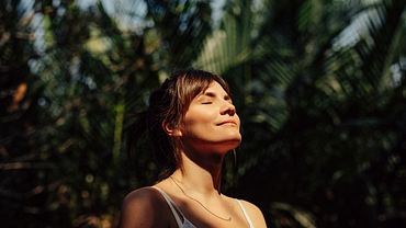 Bauchgefühl & Intuition: Wieso es sich lohnt, auf deine innere Stimme zu hören - Foto: miniseries/iStock