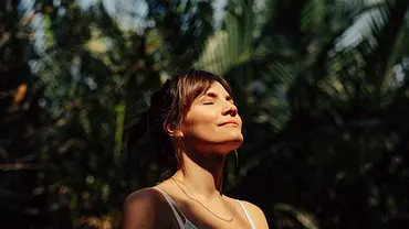 Bauchgefühl & Intuition: Wieso es sich lohnt, auf deine innere Stimme zu hören - Foto: miniseries/iStock