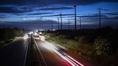 Bayern: 17-Jährige nachts auf der Autobahn von LKW überfahren - Foto: imago images / photothek/Symbolbild