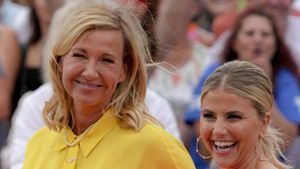 Beatrice Egli & Andrea Kiewel: Jaa es ist wirklich wahr! - Foto:  IMAGO / BOBO