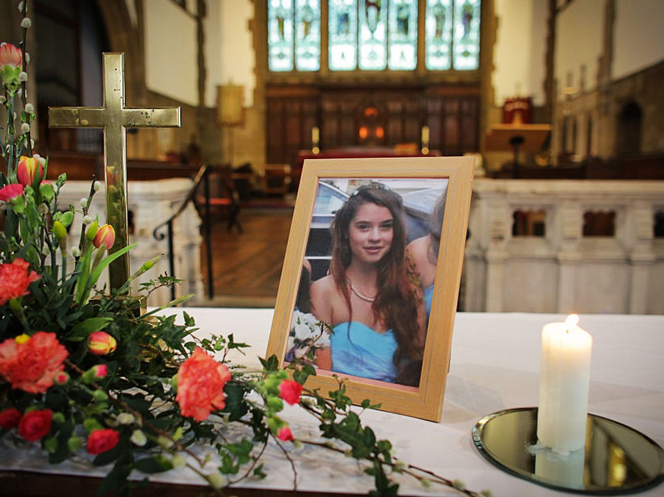 Die 16-jährige Becky Watts aus Bristol in England wurde von ihrem Stiefbruder, Nathan Matthews, ermordet. Die 16-jährige Becky Watts aus Bristol in England wurde von ihrem Stiefbruder, Nathan Matthews, ermordet.