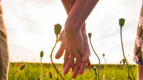 Eine gesunde Partnerschaft wünscht sich jede von uns - doch nur, wenn wir bedingungslos lieben, kann unsere Beziehung perfekt sein. - Foto: iStock