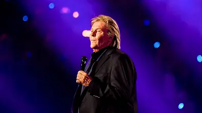  Howard Carpendale auf der Buehne bei der ARD TV Live Sendung bei den Schlagerchampions 2026 - Foto: IMAGO / BREUEL-BILD