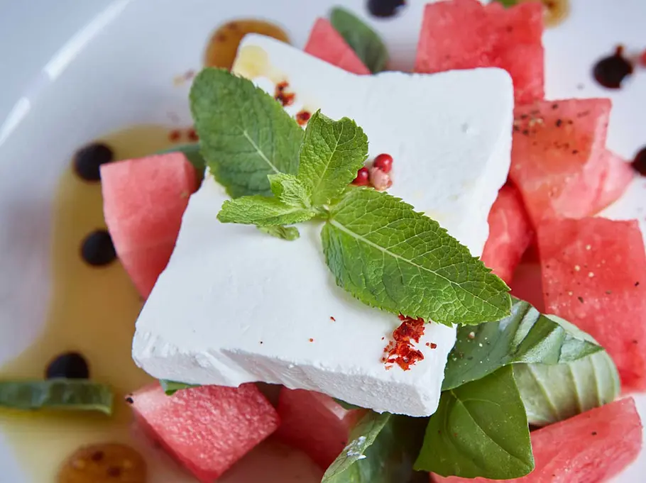 Feta und Wassermelone sind ein tolles Team - einfach in kleinen Päckchen grillen.