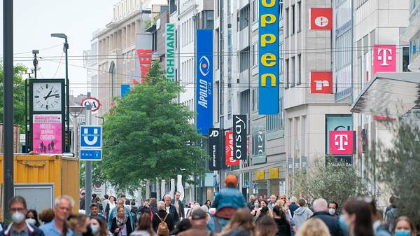 Einkaufsstraße in Deutschland - Foto: IMAGO / Michael Gstettenbauer