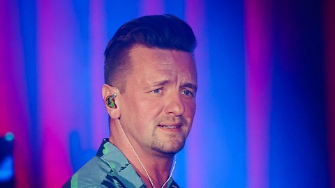 Ben Zucker: Jetzt lässt er die Hosen runter ... - Foto: IMAGO / Daniel Scharinger