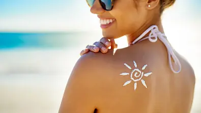 beste Sonnencreme 2024 - Foto: iStock/ PeopleImages