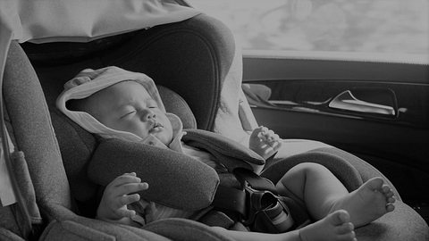 Betrunkene Mutter lässt Baby (2) qualvoll in Auto sterben! - Foto: Istock