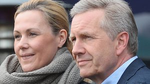 Bettina & Christian Wulff: 3 Jahre nach ihrer Scheidung! Jetzt lassen sie die Mega-Bombe platzen - Foto: IMAGO / localpic