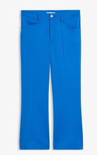Ausgestellte 7/8 Hose mit dekorativem Knopf