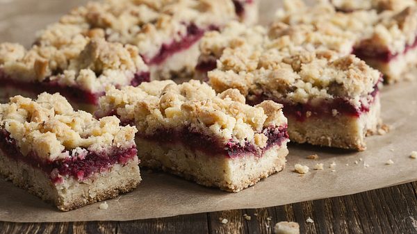 Bei unseren Blechkuchen Rezepten werden auch Streusel-Fans überglücklich. - Foto: iStock/istetiana