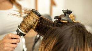 Schöne Sommer Blitz Frisuren - Foto: Istock/miodrag ignjatovic