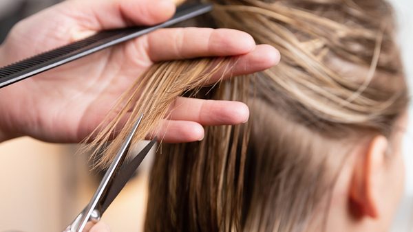 Wir zeigen die schönsten Kurzhaarfrisuren für blonde Haare. - Foto: iStock/artursfoto