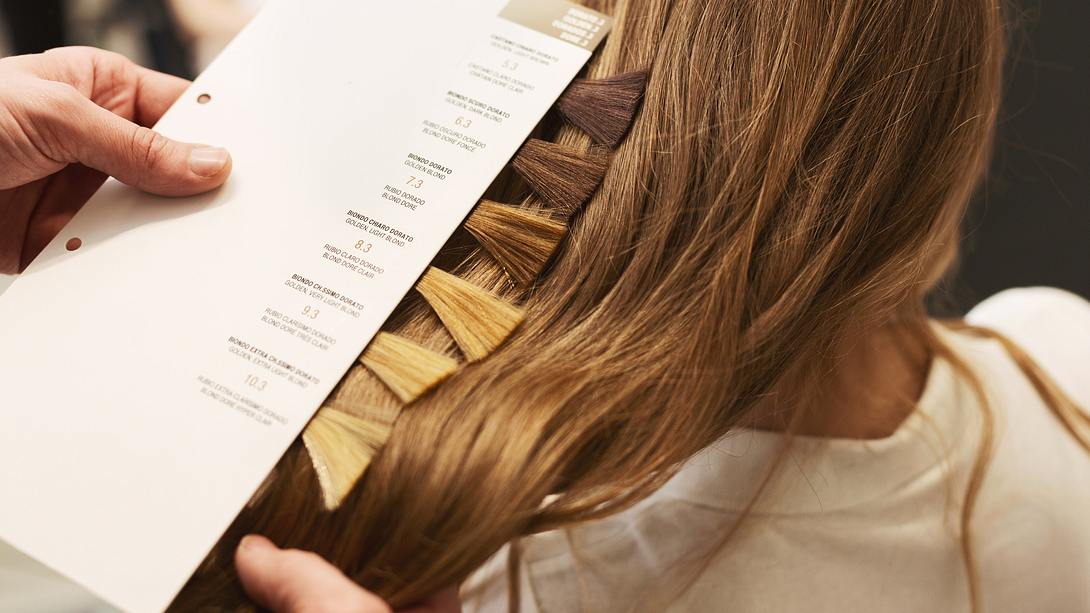 Blondtöne: Das sind die schönsten Nuancen der beliebten Haarfarbe - Foto: Prostock-Studio/iStock