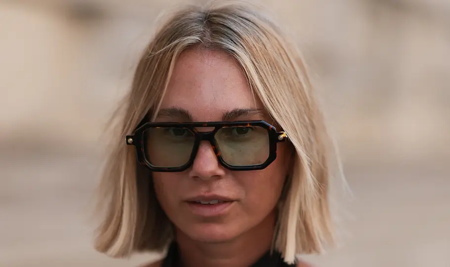Blunt Bob bei feinem und dünnem Haar Der Blunt Cut hat einen besonderen Effekt auf dünnes und feines Haar: Die stumpfe Schneidetechnik (daher der Name) zaubert Volumen, während die Haare an den Spitzen gleichzeitig voller und kräftiger wirken.