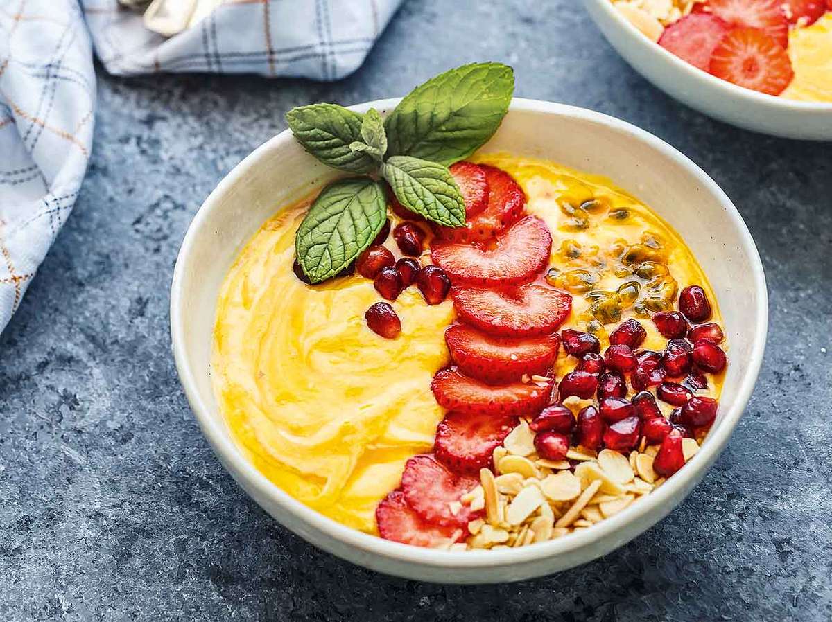 Bowl-Rezepte: Smoothie-Bowl mit Mango und Passionsfrucht