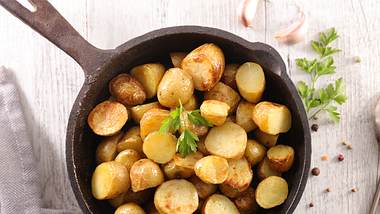 Bratkartoffeln sind gesund: 3 leckere Rezepte zum Abnehmen - Foto: margouillatphotos/iStock