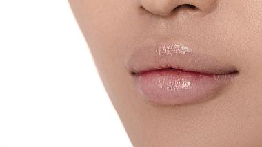 Der neueste Lippen-Beauty-Trend lautet „Bratz Lips“. Wir verraten, was das ist und warum Ärzte ausdrücklich davor warnen. - Foto: iStock