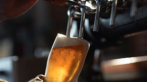 Nach 136 Jahren: Beliebte Brauerei stellt den Betrieb ein - Foto: DusanBartolovic/iStock (Symbolbild)