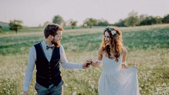 Brautkleid: Für Männer sieht das perfekte Hochzeitskleid so aus - Foto: iStock