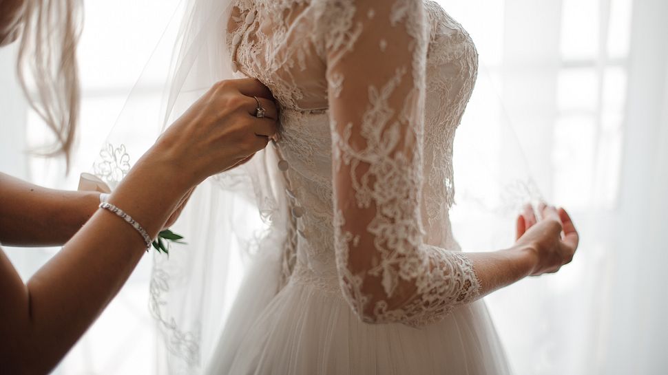 Hochzeitskleider 2022: Die 7 schönsten Modelle zum Ja-Sagen! - Foto: MaximFesenko/iStock