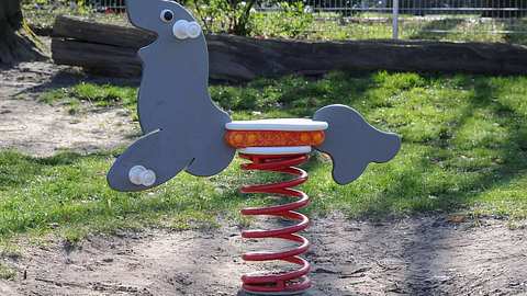 Bremen: Achtung! Unbekannter versteckt Messer auf Spielplätzen - Foto: Imago Images