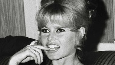 Brigitte Bardot ist für die meisten eine Legende, ein Sex-Symbol. Hinter diesem Image steckte eine andere Frau. - Foto: IMAGO / Cinema Publishers Collection