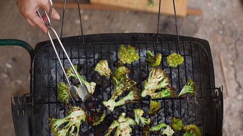 Brokkoli grillen - Foto: :imagenpuntodeluz/iStock