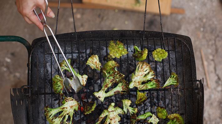 Brokkoli grillen - Foto: :imagenpuntodeluz/iStock