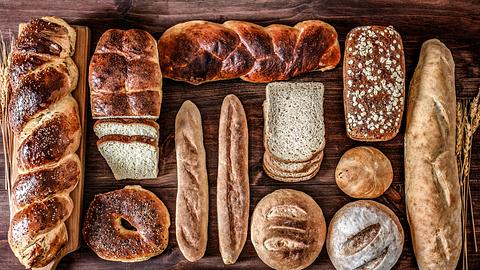 Brot auftauen: So schmeckt es wie am ersten Tag! - Foto: apomares/iStock