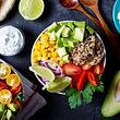 Buddha-Bowls kannst du beliebig mit deinen Lieblingszutaten erweitern! - Foto: iStock / Evgenia_Eliseeva