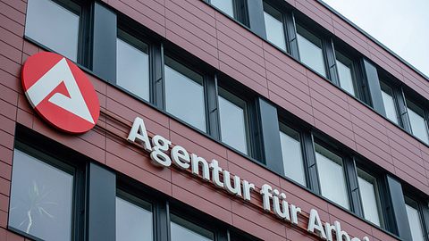 Das droht jetzt bei Jobverweigerung - Foto: IMAGO / Dominik Bund (Symbolbild)